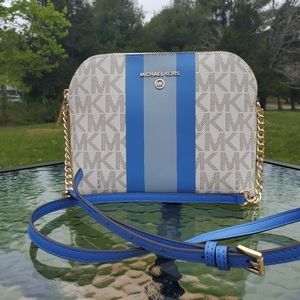 NWT Michael Kors Oxford Multi cindy LG Dome Crossbody Bag.